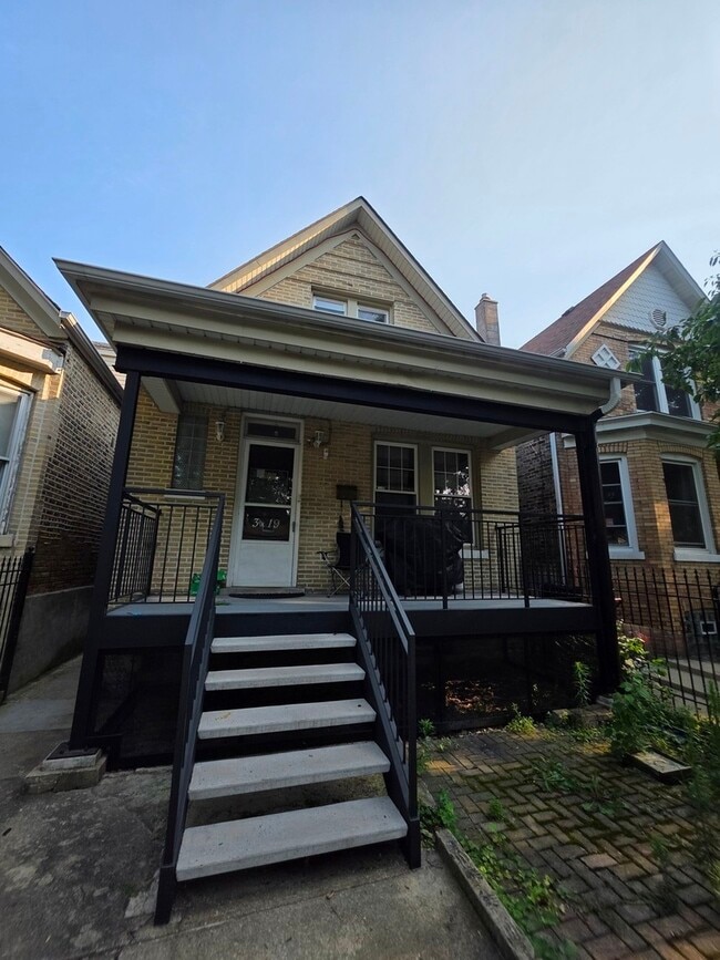 Building Photo - 3419 W Beach Ave