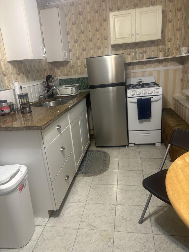 Kitchen - 7 Madison Pl