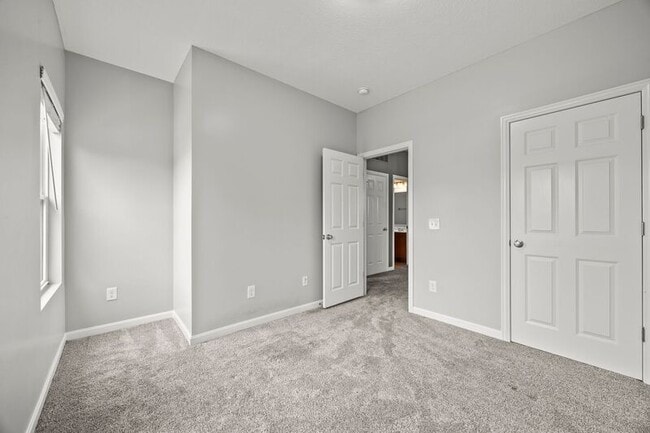 Building Photo - 5632 Lantos Rd