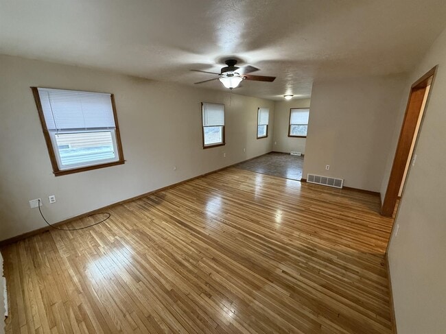 Building Photo - 722 13th Ave