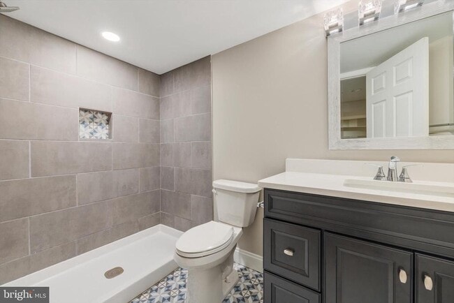 Building Photo - 304 Newfield Rd