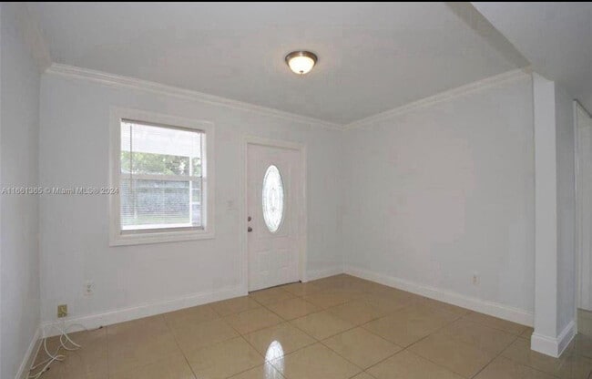 Building Photo - 5291 NE 17th Ave