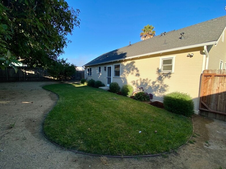 Building Photo - 508 Sheridan Way