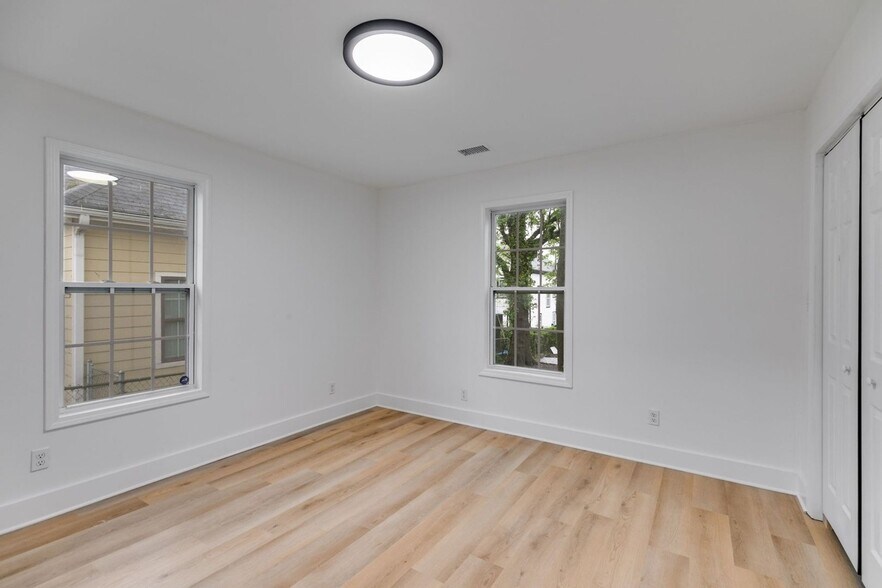Building Photo - 926 Welch St SW