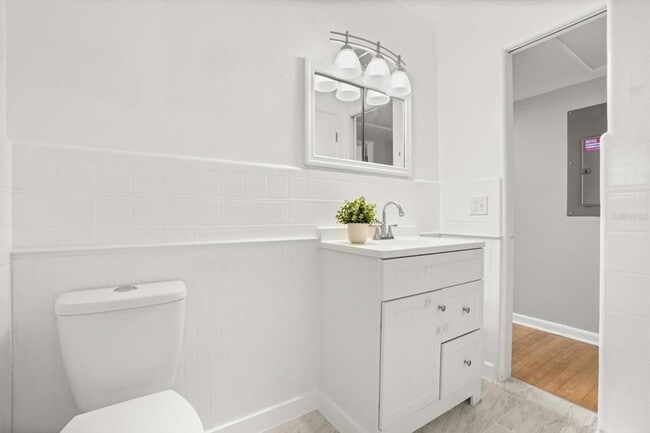 Building Photo - 524 Byron Rd