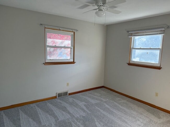 Building Photo - 559 Hartzler St