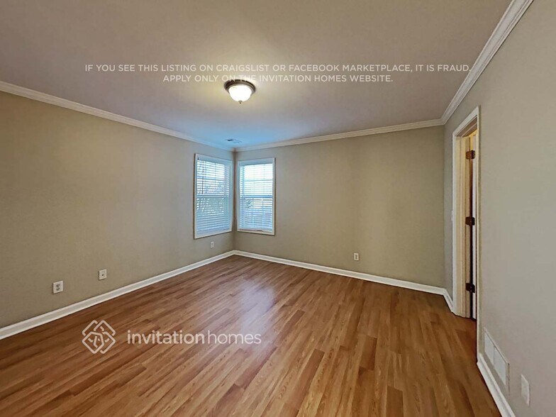 Building Photo - 325 Providence Rd