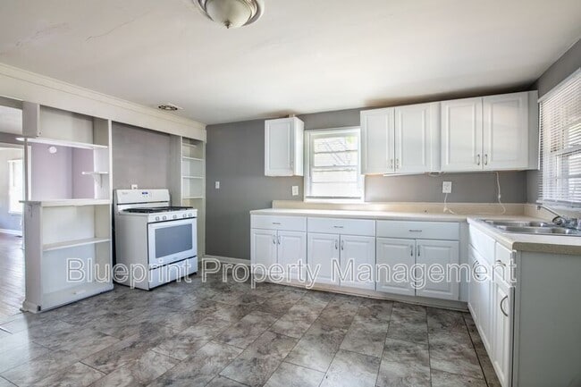 Building Photo - 2242 3rd Ave S