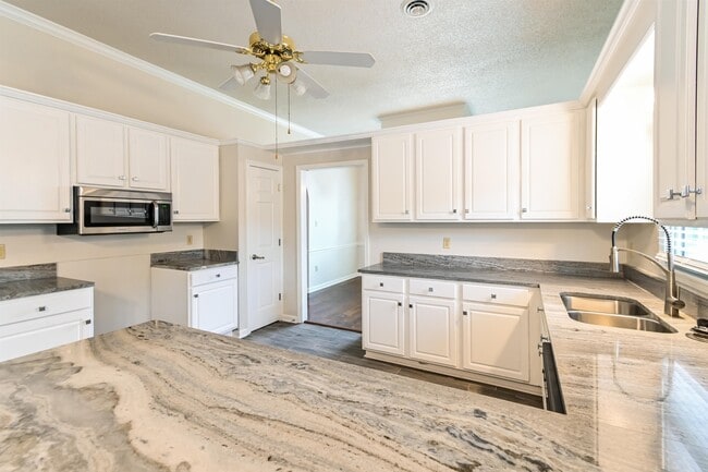 Building Photo - 7073 Gleneagles Dr