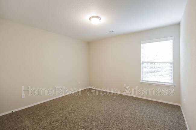 Building Photo - 6607 SW Chestnut Hill Rd