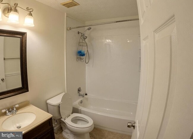 Building Photo - 8112 Parkdale Ct