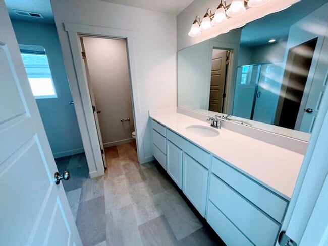 Building Photo - Fantastic GORGEOUS Home!