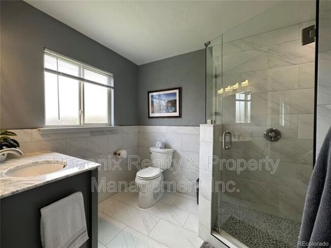 Building Photo - 4000 Darley Ave