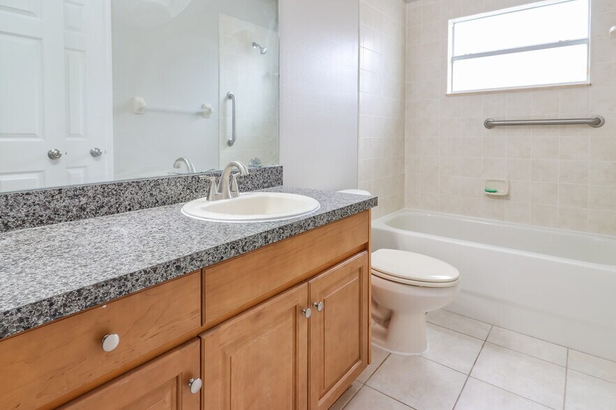Building Photo - 409 Delwood Breck St