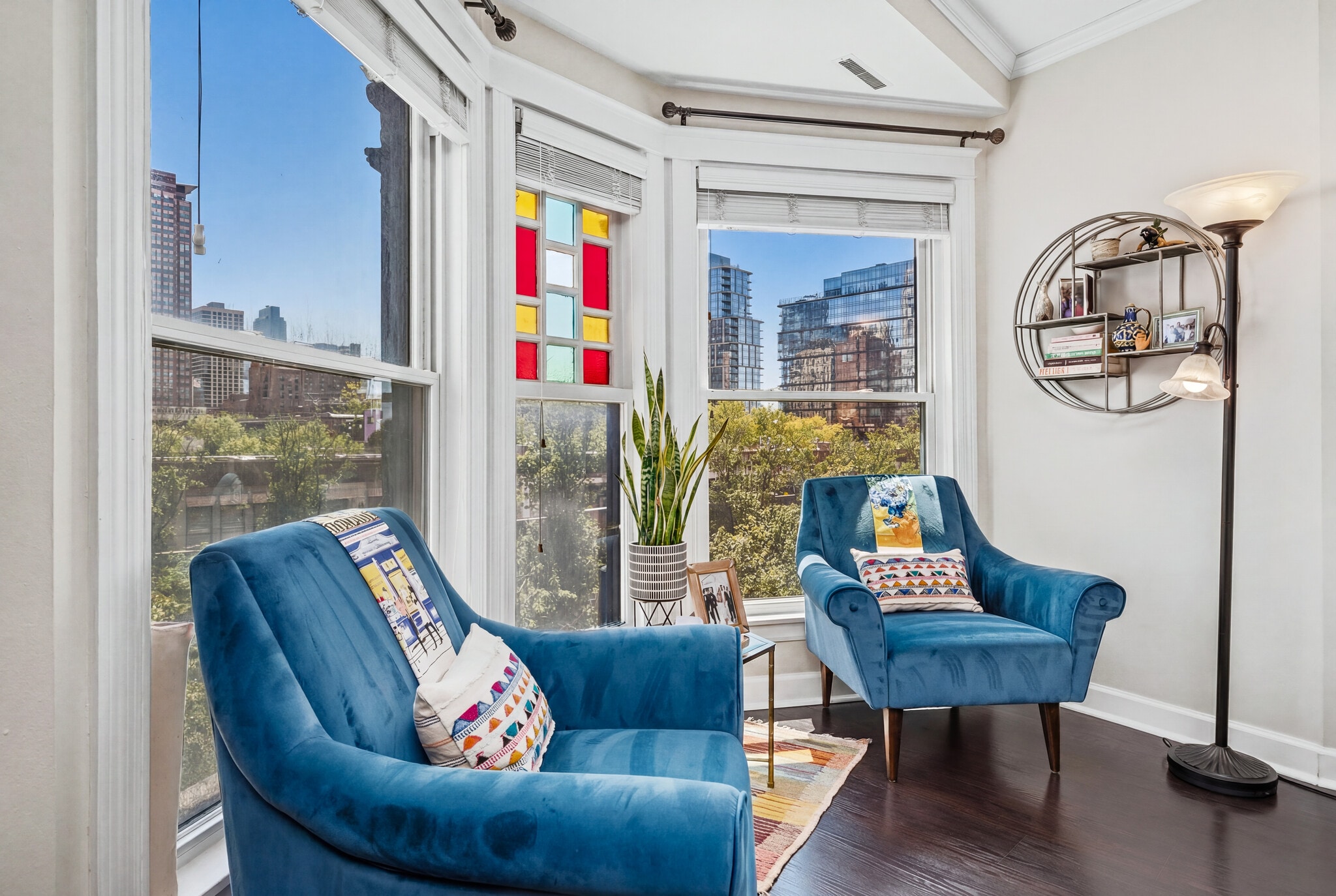 Window Bay - 104 W Oak St