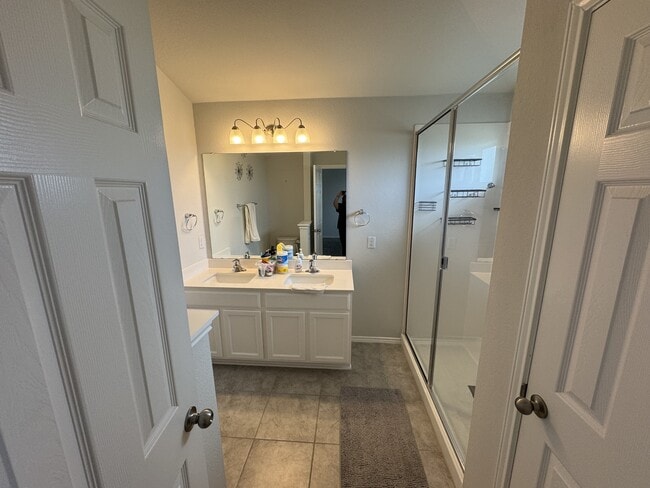 Building Photo - 8506 Stonehollow Dr