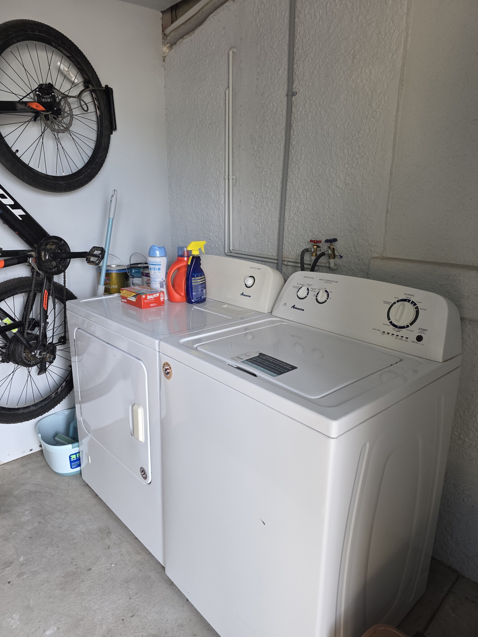 In-Unit Washer & Dryer - 1049 N Jacobus Ave