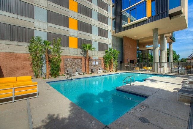 Building Photo - Highrise 1 Bedroom at Portland on the Park