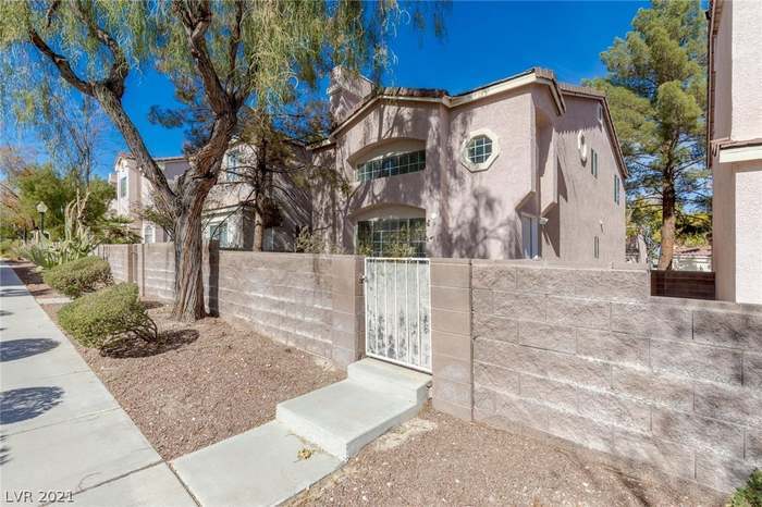 Building Photo - 6027 Chisolm Trl