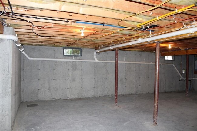 Building Photo - 5 Kristin Ct