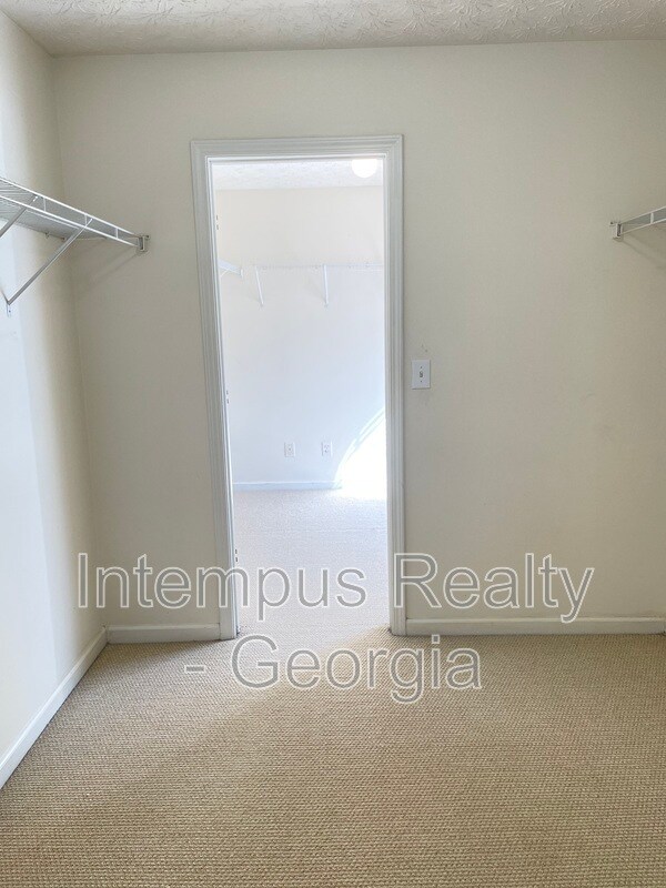 Building Photo - 2054 Pierce Way