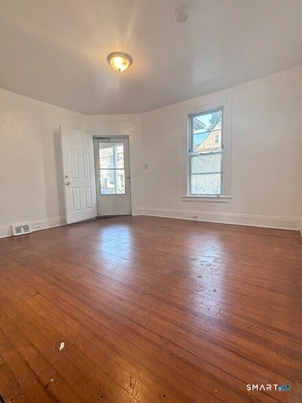 Building Photo - 386 Gregory St