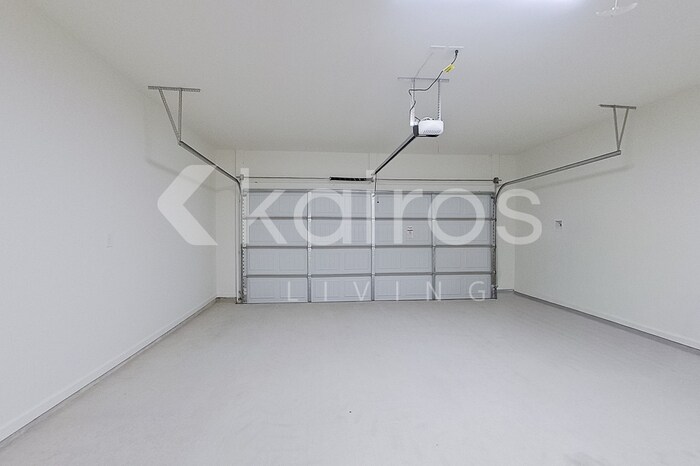 Building Photo - 114 Rainfall Ln