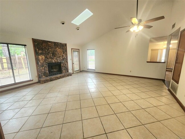 Building Photo - 3833 Mosswood Rd