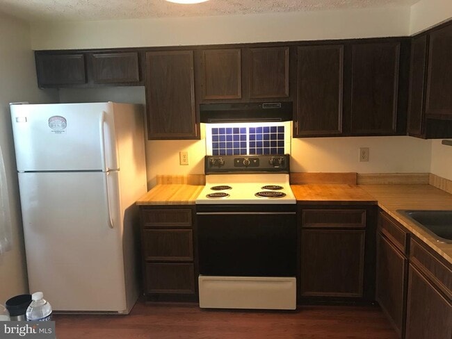 Building Photo - 8320 Brookvale Ct