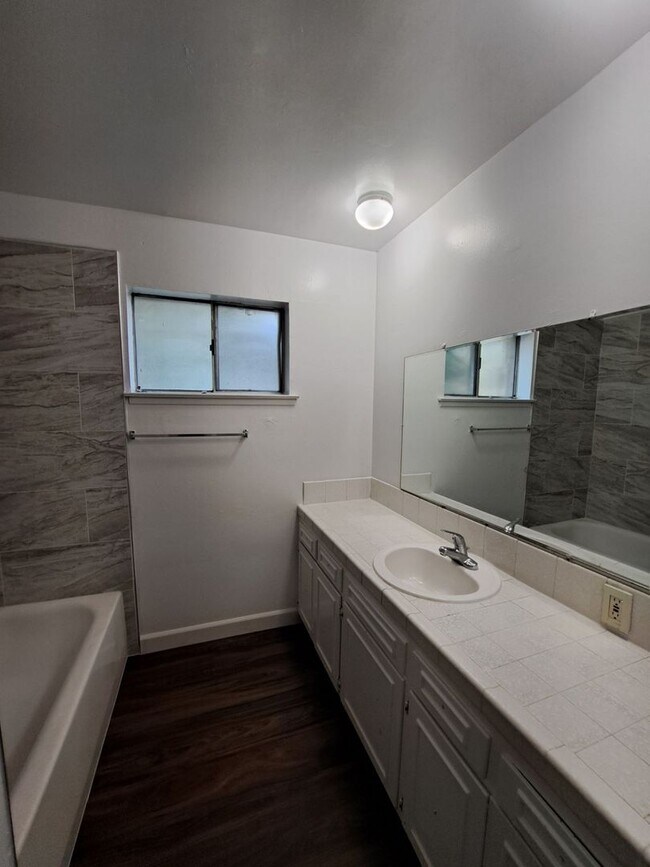 Building Photo - 132-6 Dayton