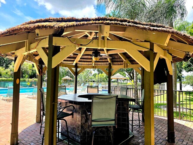 Building Photo - 2112 S Cypress Bend Dr