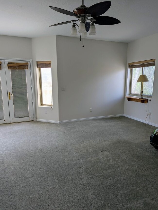 Building Photo - Santa Fe Vistas House!