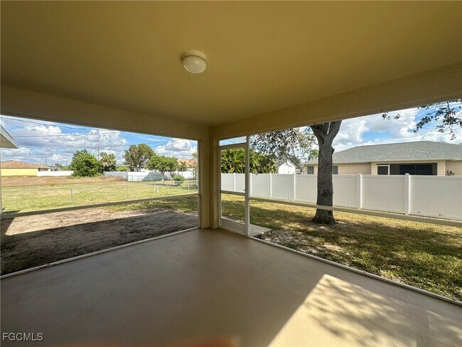 Building Photo - 2125 NE 9th Ave