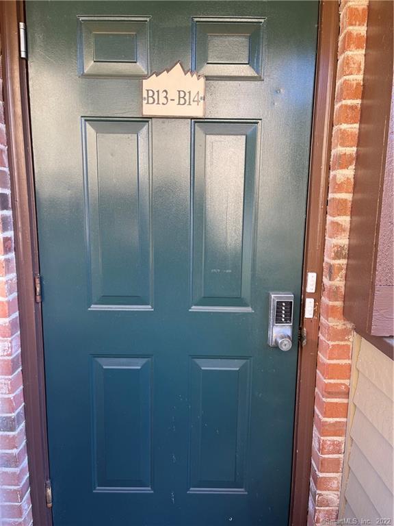 Building Photo - 8 Oakwood Ave