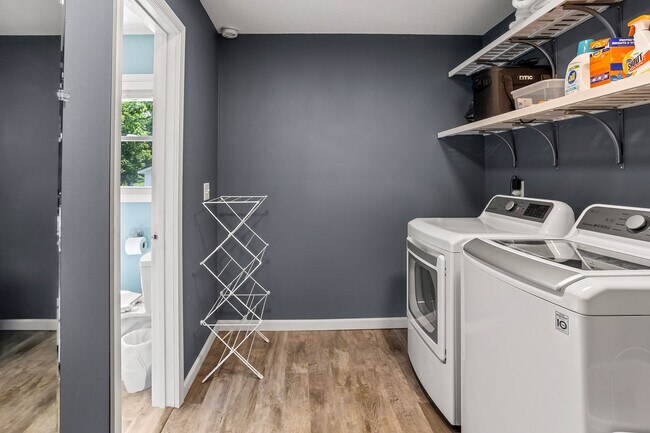 Master Closet - 27166 Little Floyd Lake Rd