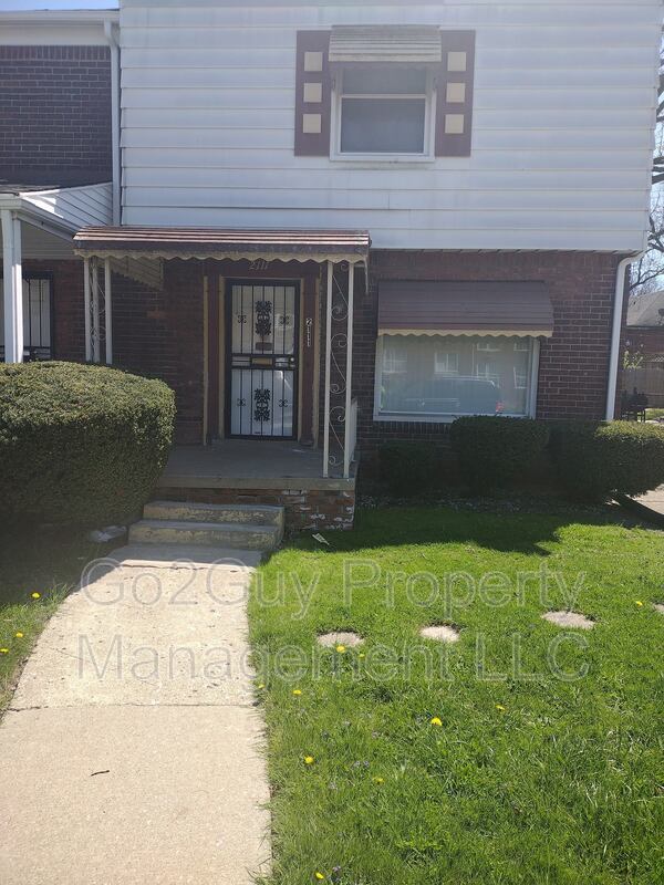 Building Photo - 2111 Ewald Cir