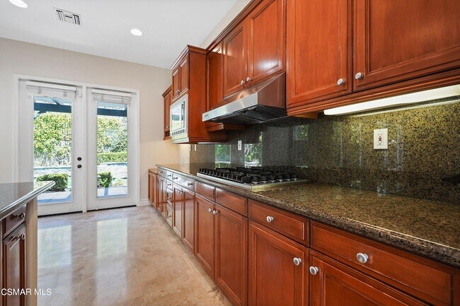Building Photo - 6077 Mandeville Pl