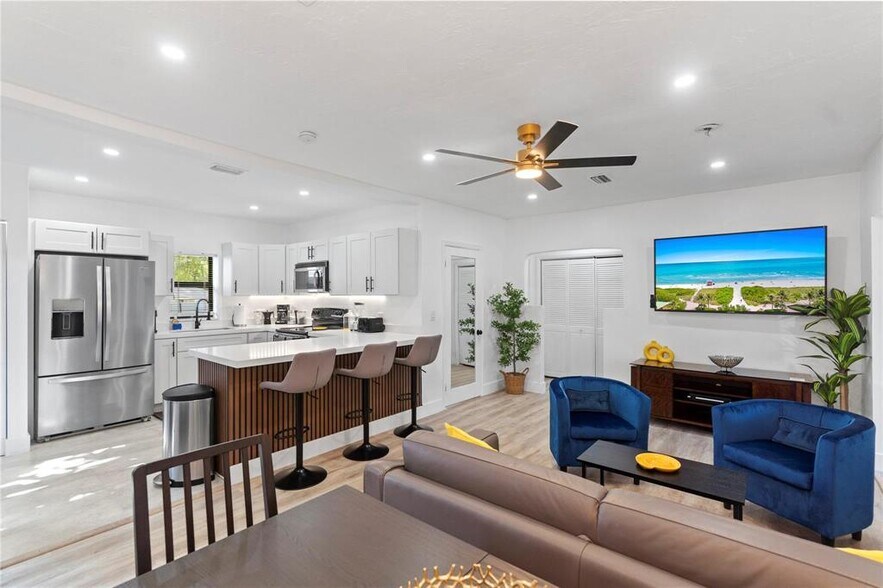 Building Photo - 719 NE 36th St