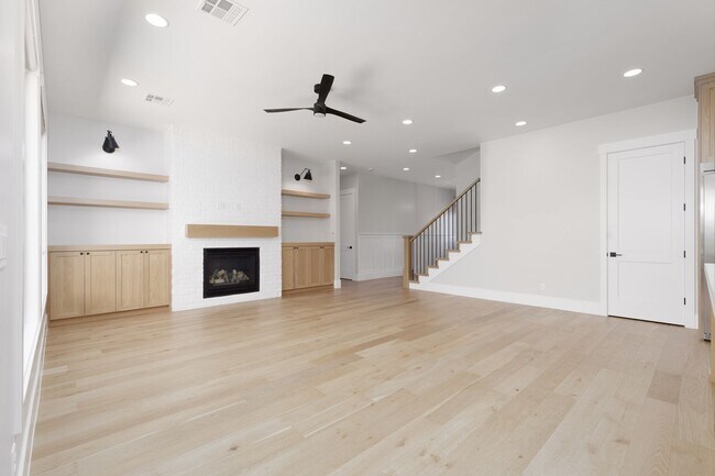 Building Photo - Gorgeous 5 bed | 3.5 bath |  Custom Home with RV Garage in Tonaquint!