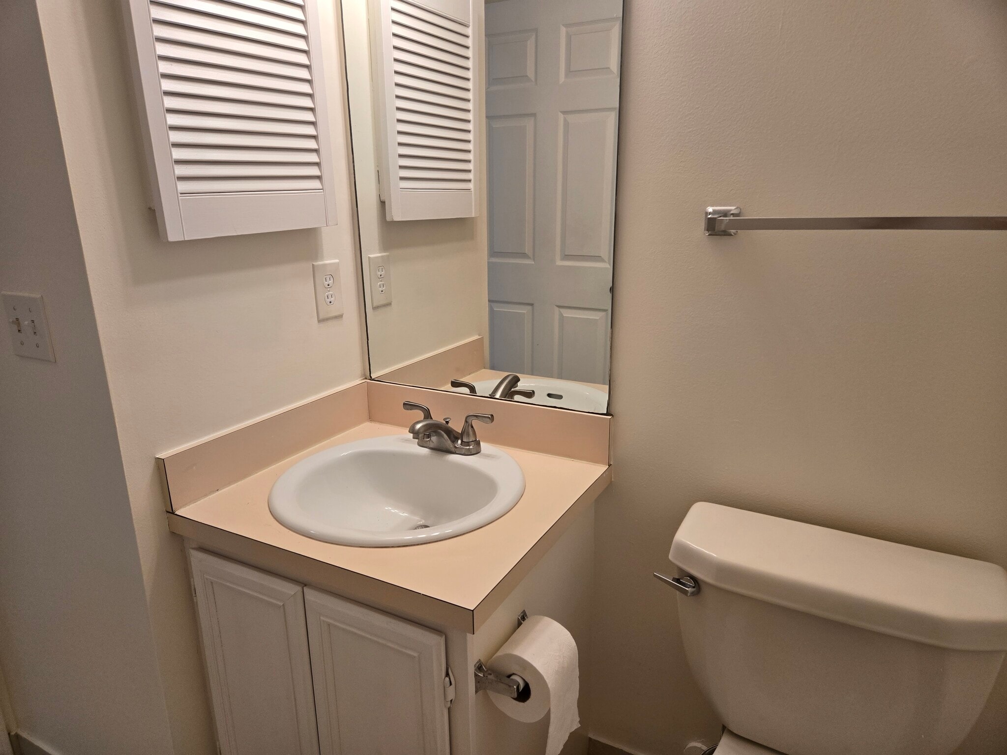 2nd bath - 573 Serenade Cir E