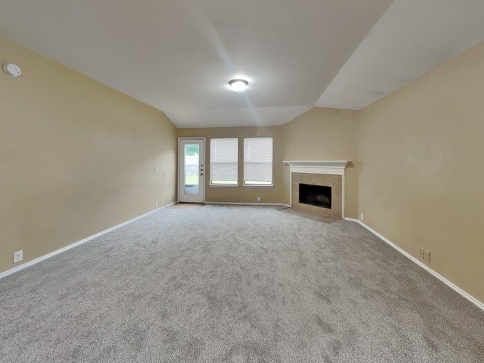 Building Photo - 152 E Kirnwood Dr