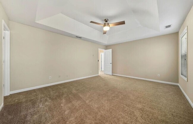 Building Photo - 4750 Ferncrest Pl