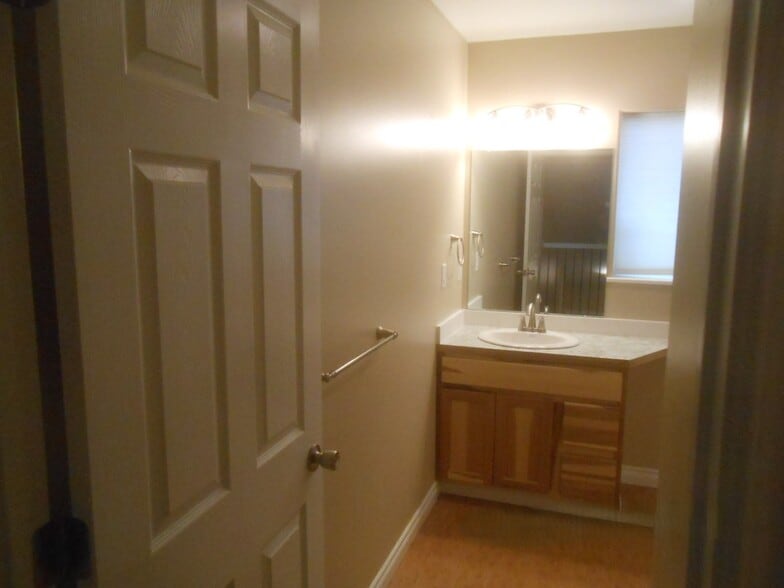 Upper Bathroom - 1160 E Snow Hill Ave