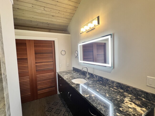 Building Photo - 904 Kupulau Dr