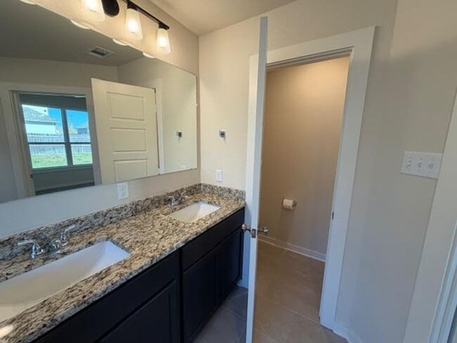 Building Photo - New Build in China Spring