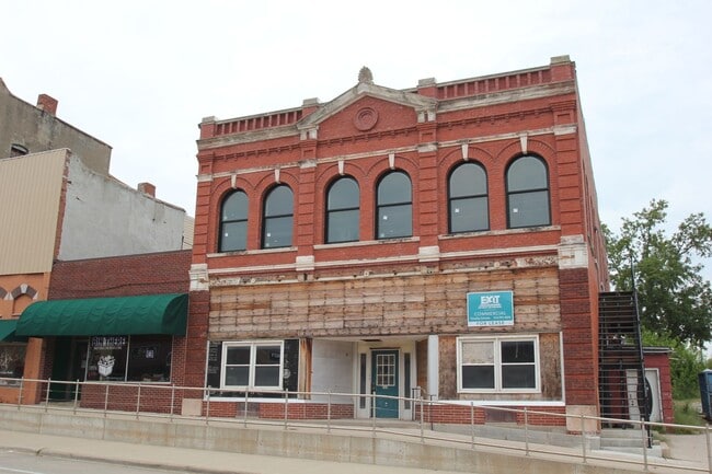 Building Photo - Beautifully Remodeled Apartments