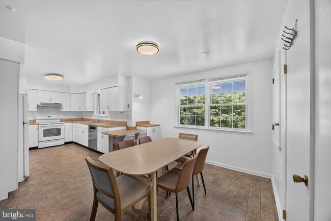 Building Photo - 3106 Hearthstone Rd
