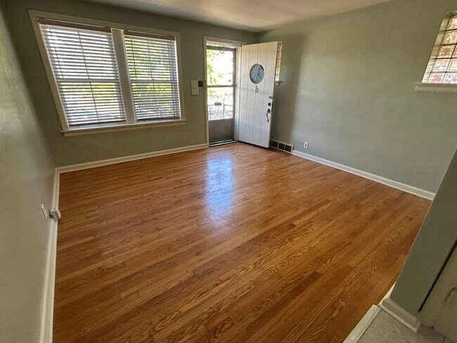 Building Photo - 4938 Fyler Ave