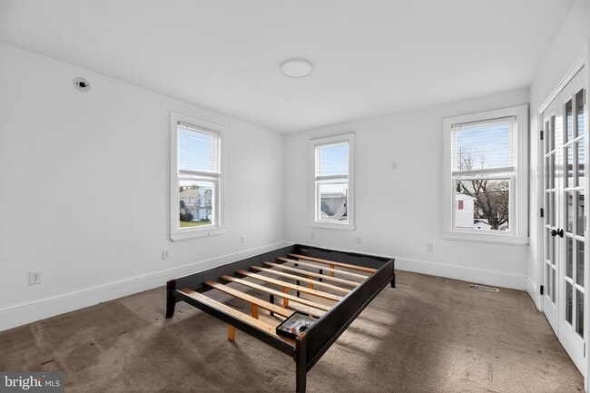 Building Photo - 810 Central Ave