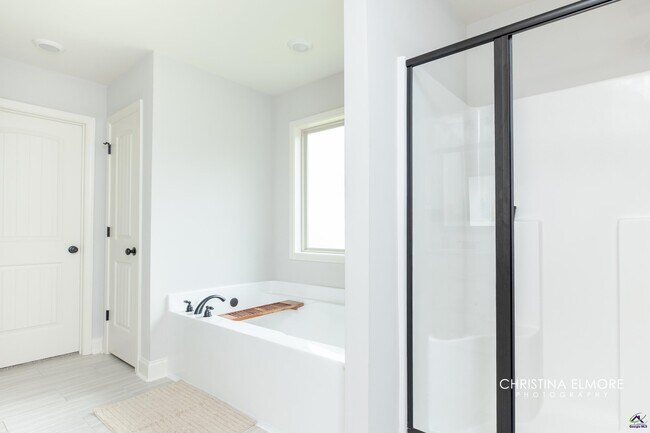 Building Photo - 214 Creek Ridge Dr